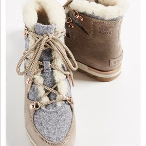 Sorel Sneakchic Alpine Holiday Boots Size 7